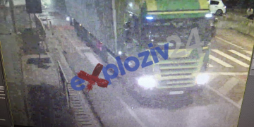 (FOTO) ALERTĂ, în Teleorman: un adolescent de 17 ani a fost găsit într-o baltă de sânge pe DN 6! Polițiștii caută un TIR cu numere de Bulgaria